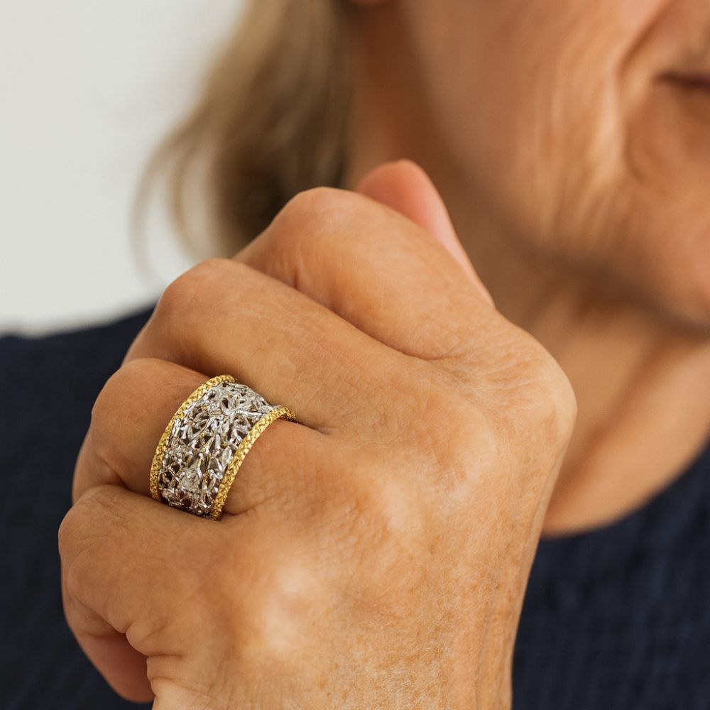 Ruban Filigrane | Bague large à motif ajouré – Vue 02