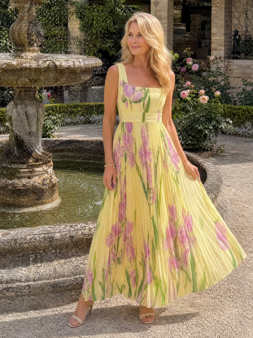 Georgette — Robe longue plissée à encolure carrée