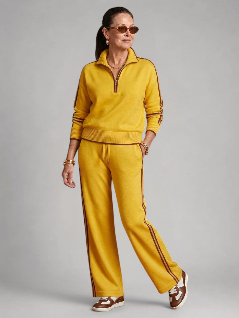 Femme portant un ensemble deux pièces en maille avec haut à col zippé et pantalon large, coloris jaune