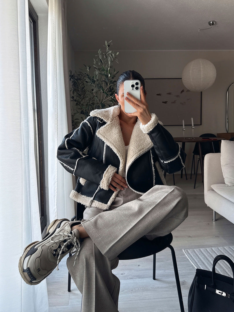 Sarea – ramoneska, kolor czarny