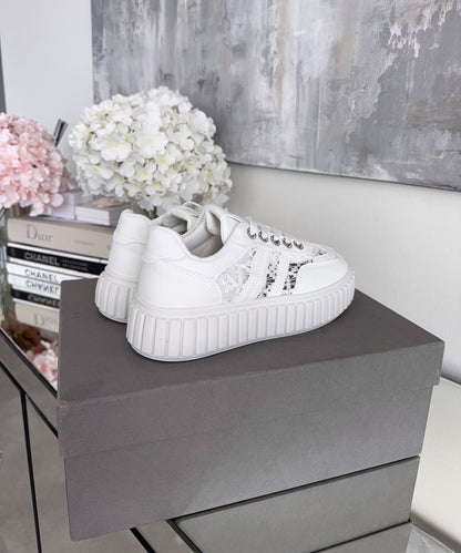Sneakersy Madeleine białe
