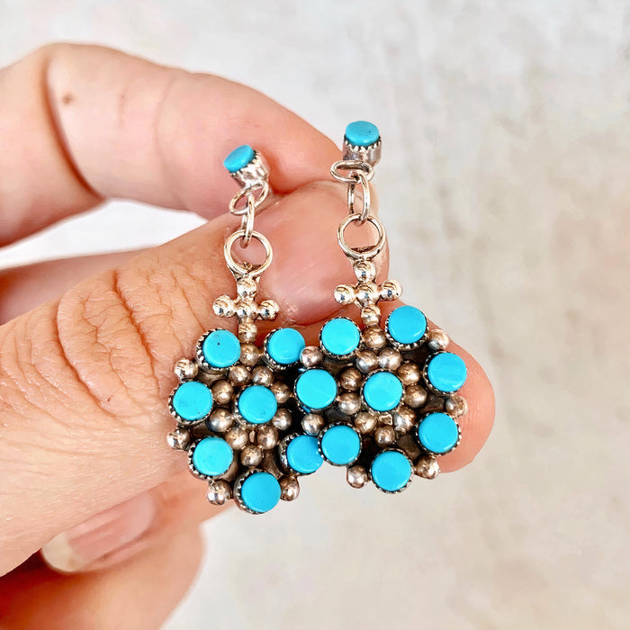 Floraison de Disques | Boucles d'oreilles avec grappe de pierres turquoise – Vue 01