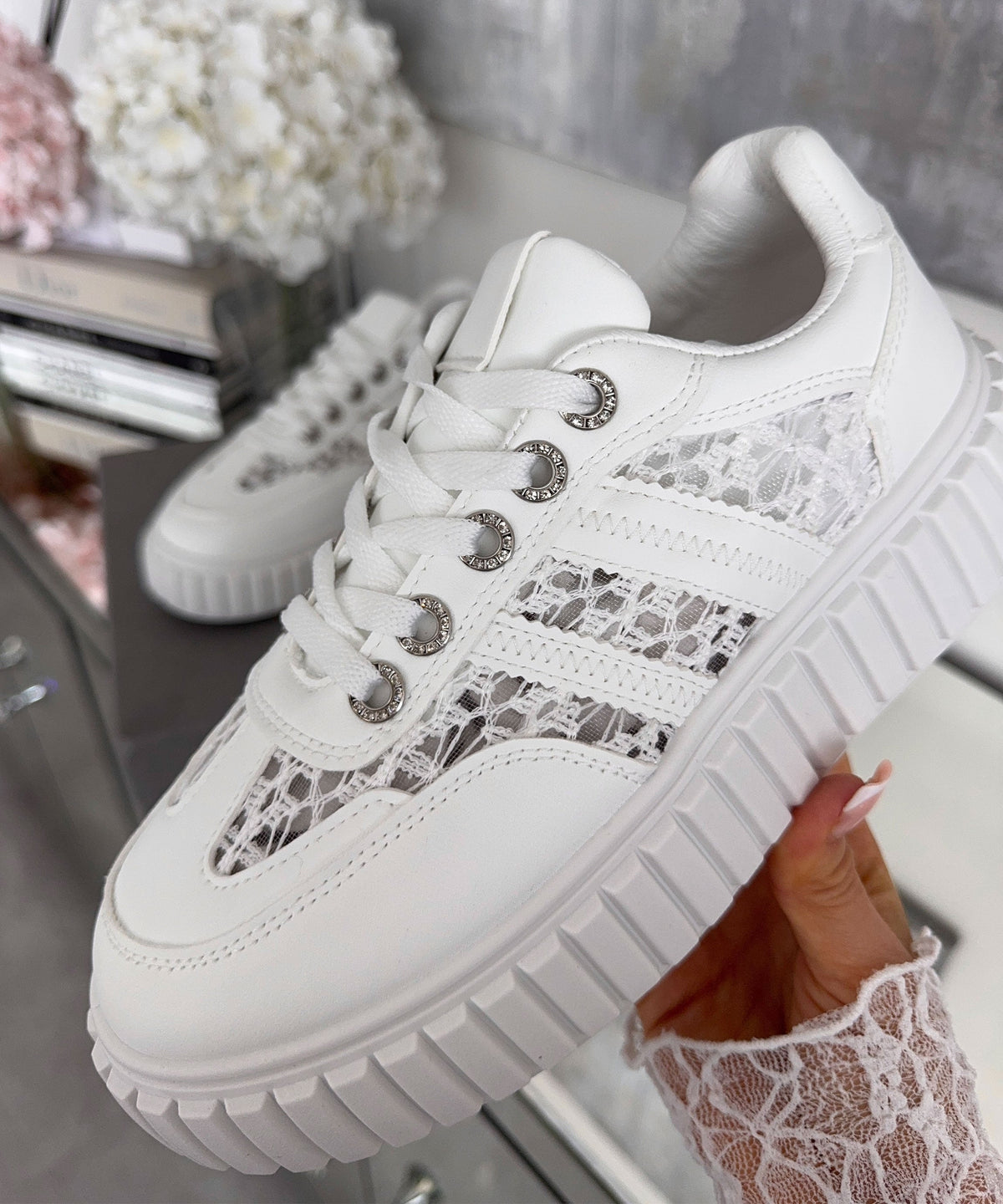 Sneakersy Madeleine białe