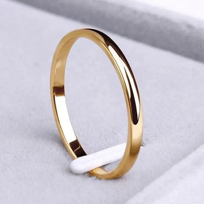 Bague fine polie dorée sans pierre