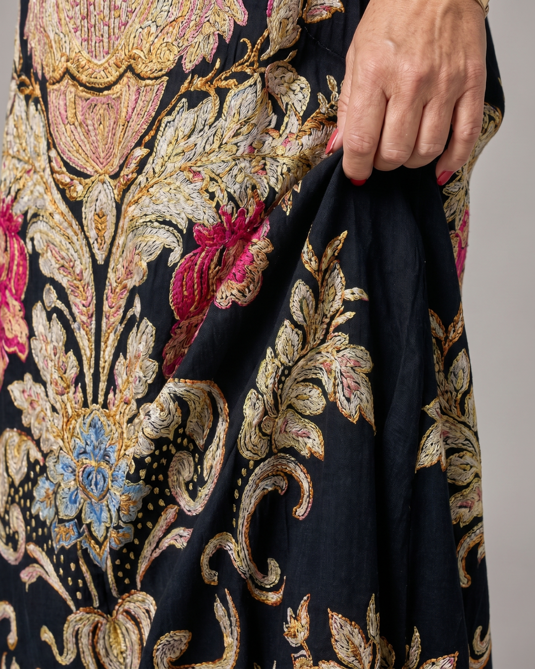 Valérie — Robe longue à médaillon vintage