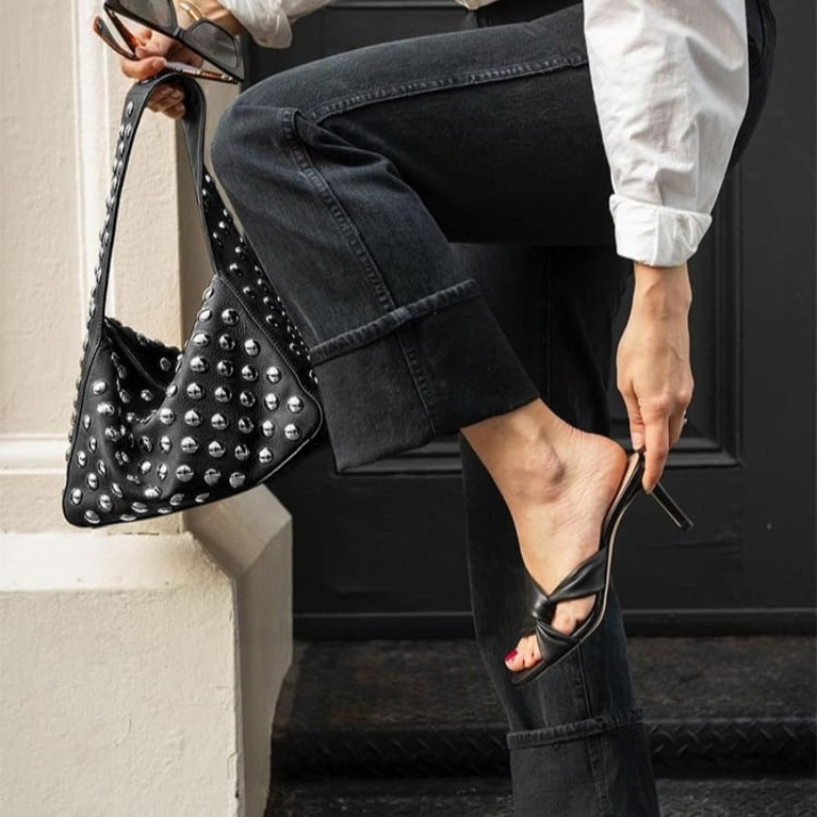 Sac clouté Gina noir en situation