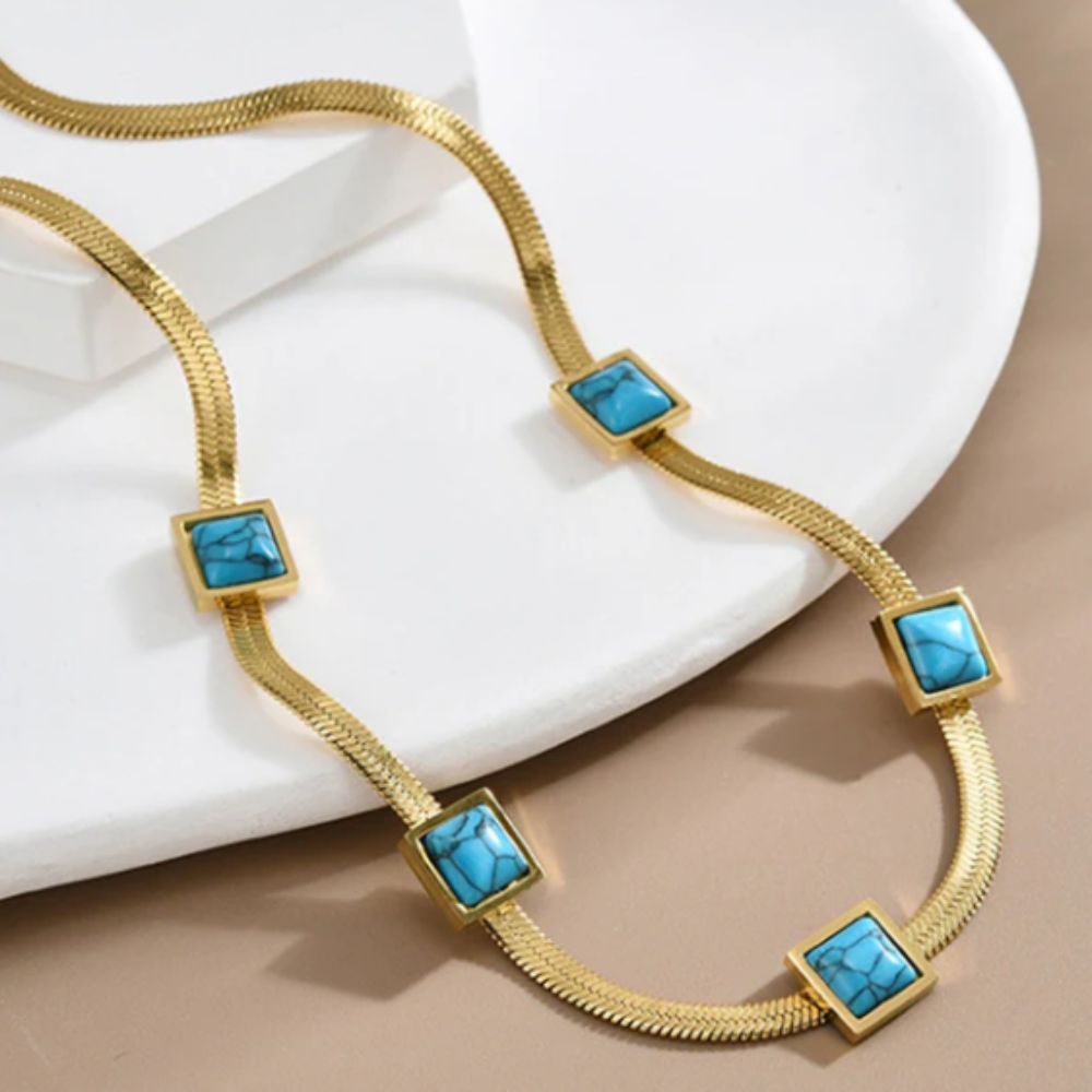 Violaine | Collier doré avec pierres turquoise – Vue 02