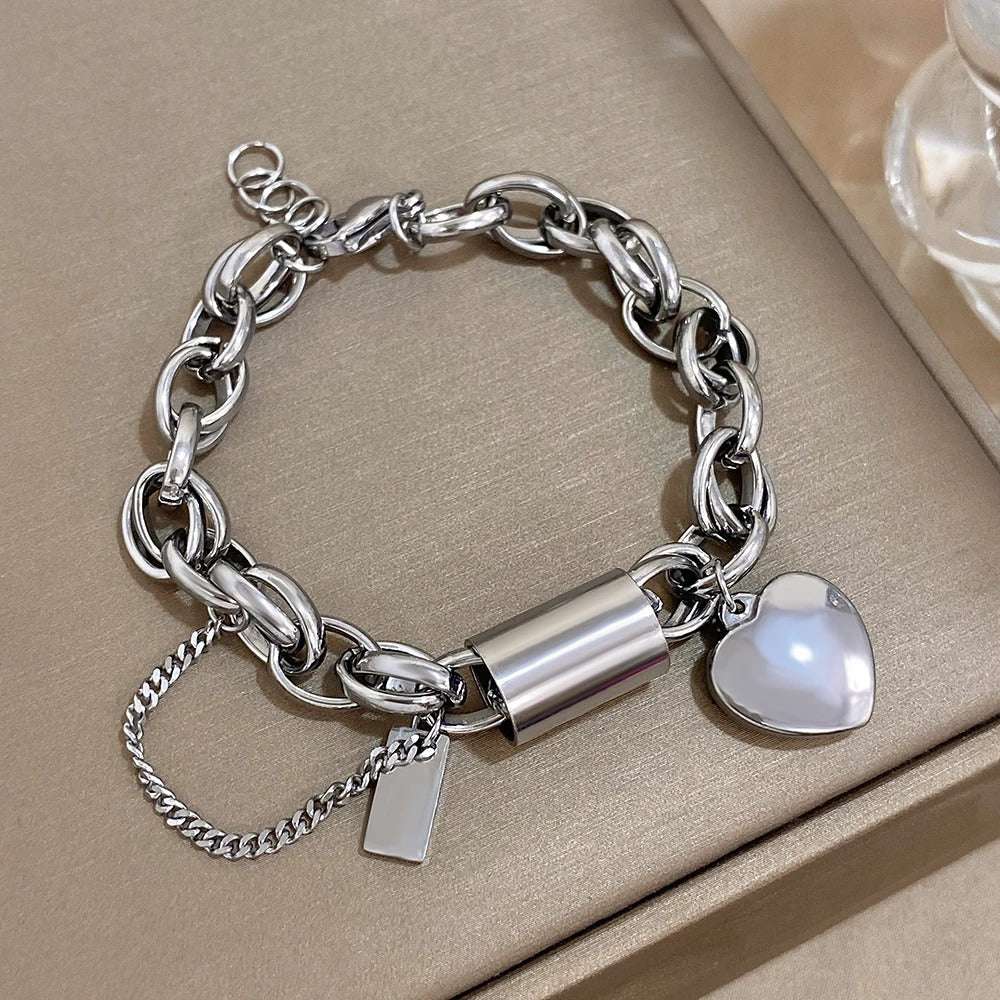 Cadenas Cœur | Bracelet chaîne épais avec pendentif cœur et chaînette de sécurité – Vue 02