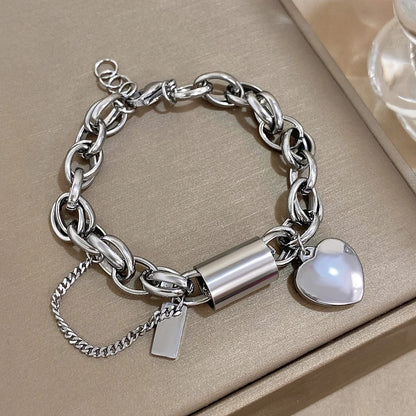 Cadenas Cœur | Bracelet chaîne épais avec pendentif cœur et chaînette de sécurité – Vue 02