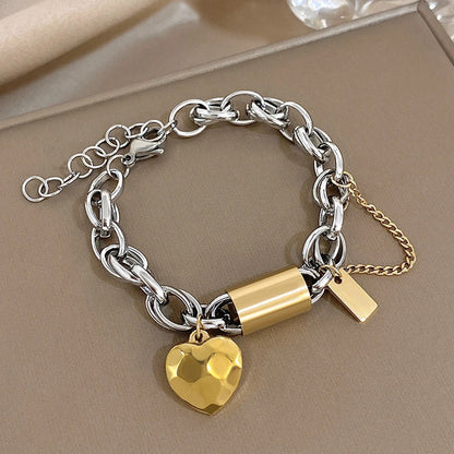 Cadenas Cœur | Bracelet chaîne épais avec pendentif cœur et chaînette de sécurité – Vue 09