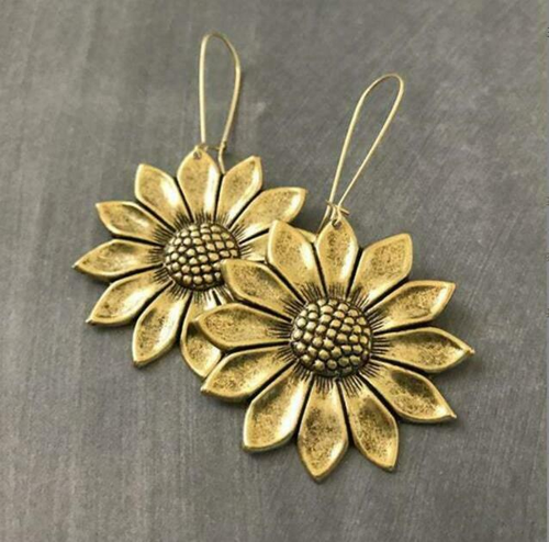 Feuille de Tournesol | Boucles d'oreilles dorées à motif de tournesol – Vue 01