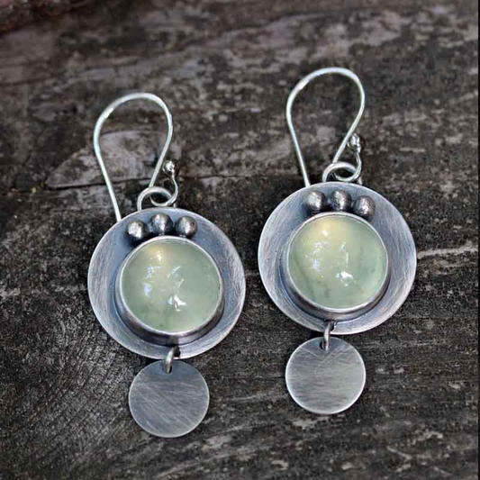 Disque Vert Clair | Boucles d'oreilles avec pierre verte et disque suspendu – Vue 01