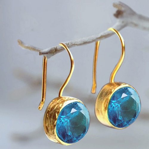 Disque Bleu | Boucles d'oreilles dorées avec pierre bleue ronde – Vue 01