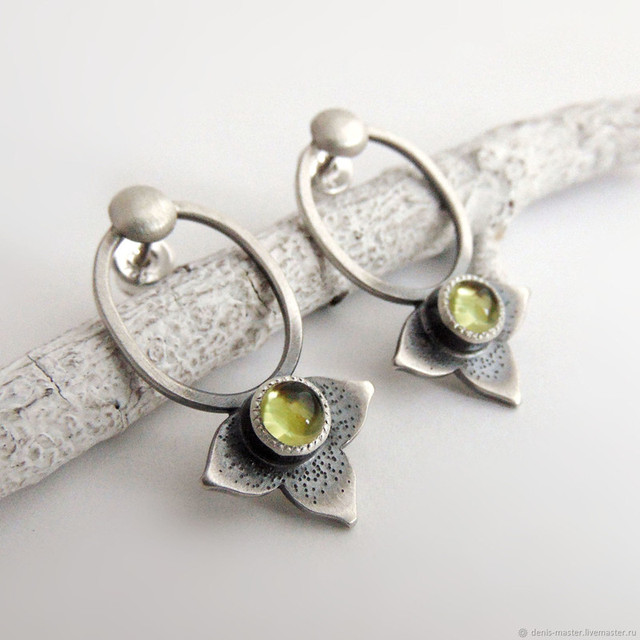 Noyau Vert | Boucles d'oreilles avec anneau ovale et pierre vert jaune – Vue 01