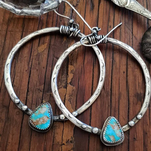 Bouclier Anneau | Boucles d'oreilles argentées avec pierre turquoise – Vue 01
