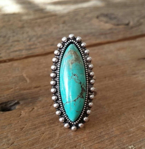 Ovale du Désert | Bague argentée avec pierre turquoise allongée – Vue 01