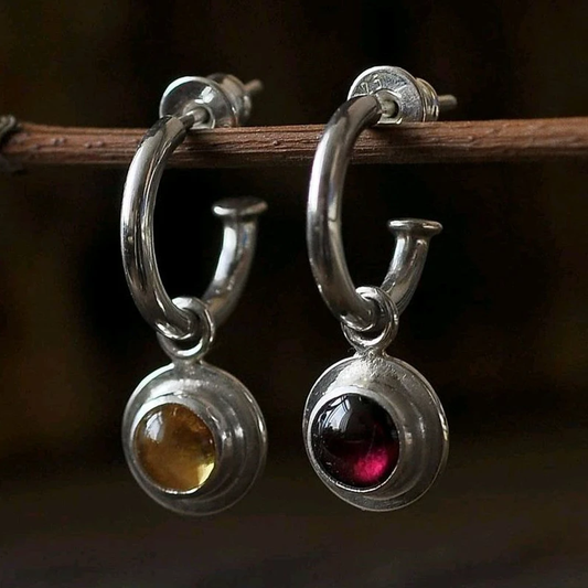 Demi-Anneau | Petites boucles d'oreilles avec arceau ouvert et pierre colorée – Vue 01