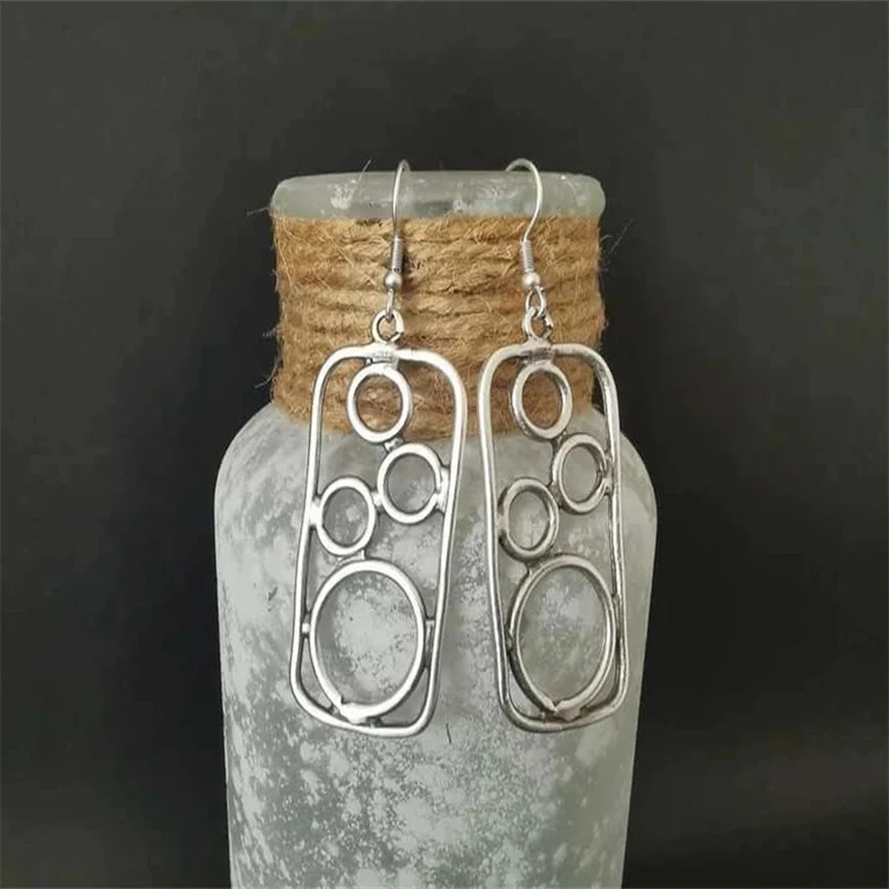 Toile Circulaire | Boucles d'oreilles argentées avec cercles ouverts – Vue 01