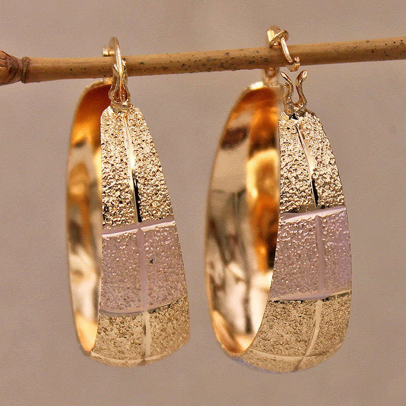 Ligne de Gouttes | Boucles d'oreilles argentées avec pierres claires – Vue 01