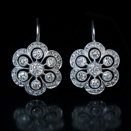 Couronne de Fleurs | Boucles d'oreilles argentées avec pierres claires – Vue 01