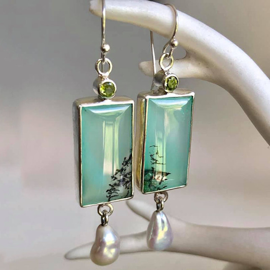 Carreau Coloré | Longues boucles d'oreilles avec carreau coloré et détail blanc – Vue 01