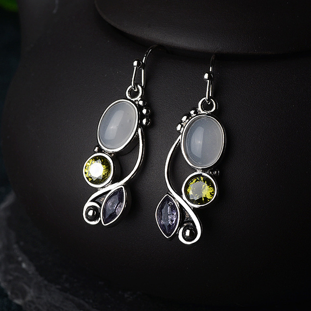 Pierre Ondulée | Boucles d'oreilles argentées avec pierres multicolores – Vue 01