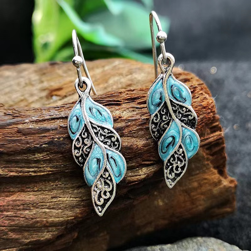 Feuille Bleue | Boucles d'oreilles argentées avec feuilles bleues – Vue 01