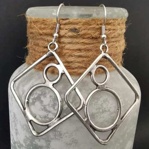 Jeu de Carrés | Boucles d'oreilles argentées avec carré et cercles – Vue 01