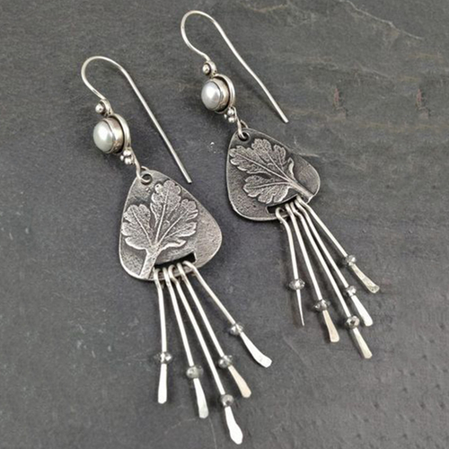 Pluie de Feuilles | Boucles d'oreilles argentées avec feuille et barres suspendues – Vue 01