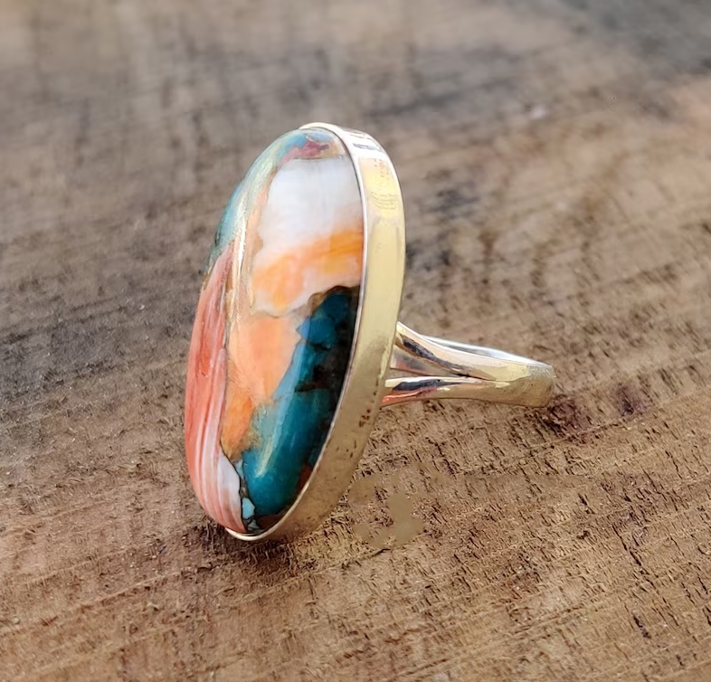 Mosaïque du Désert | Bague dorée avec grande pierre à motifs – Vue 01