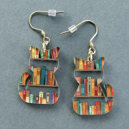 Chat Lecteur | Boucles d'oreilles colorées à motif de chat et de livre – Vue 02