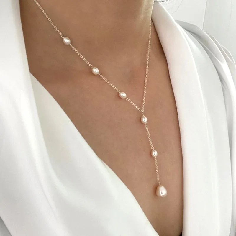 Pétronille | Collier en Y avec détails blancs en forme de goutte – Vue 01