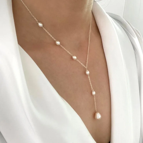 Pétronille | Collier en Y avec détails blancs en forme de goutte – Vue 01