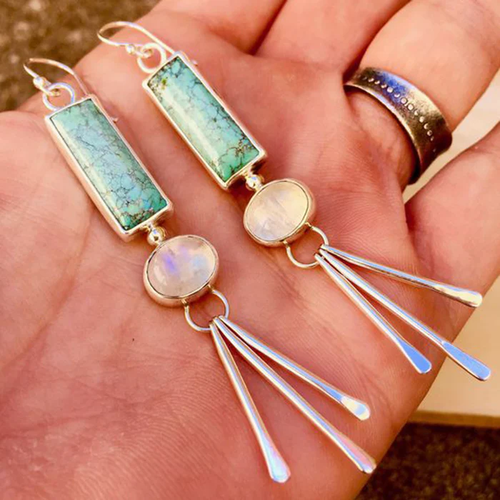 Barre à Pompon | Boucles d'oreilles avec pierre turquoise et barres plates – Vue 01