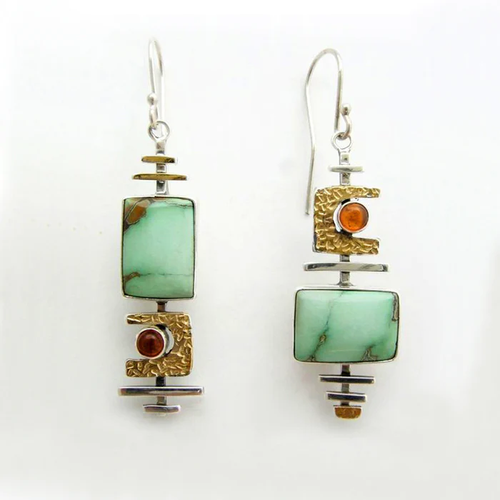 Surface Verte | Boucles d'oreilles avec pierres vertes et accent ambré – Vue 01