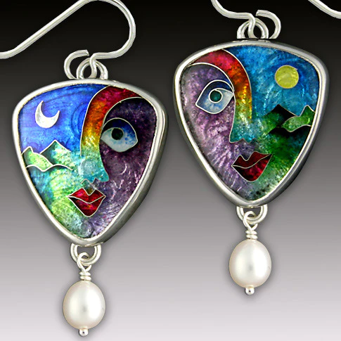 Couleur d'Artiste | Boucles d'oreilles avec motif artistique coloré et goutte blanche – Vue 01