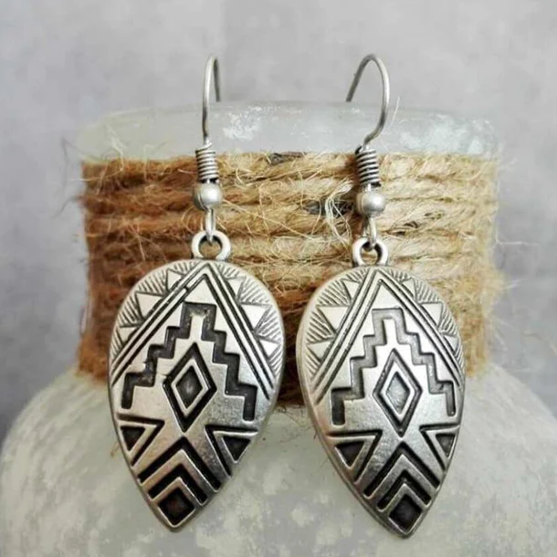 Ovale Zigzag | Boucles d'oreilles argentées à motif graphique – Vue 01