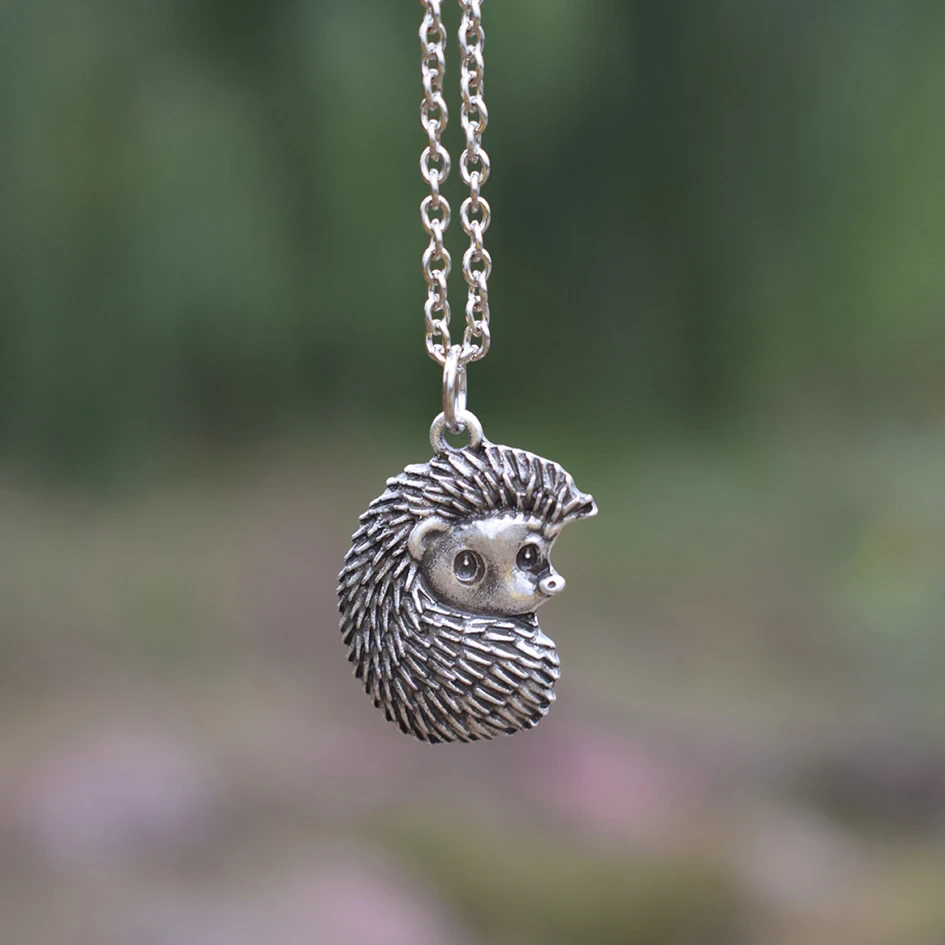 Hérisson | Collier argenté avec hérisson – Vue 01