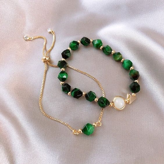 Taille Verte | Bracelet doré réglable avec perles vertes facettées – Vue 01