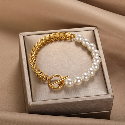 Bordure Perlée | Bracelet doré avec perles blanches et fermoir en T – Vue 01
