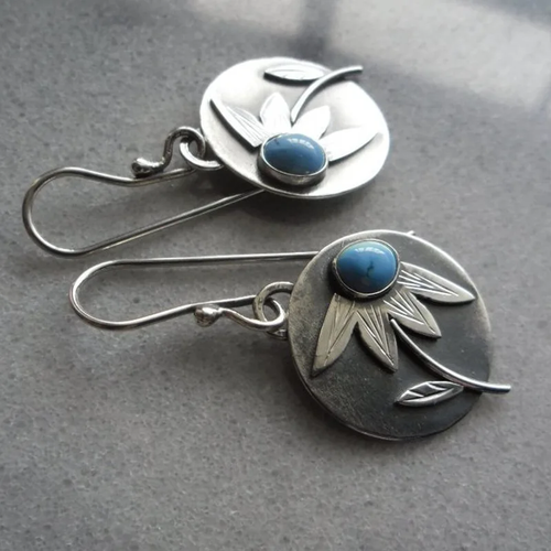 Disque Feuille | Boucles d'oreilles rondes avec feuille et pierre bleue – Vue 01