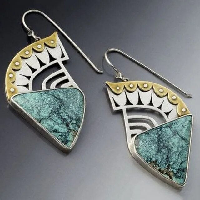 Éventail Solaire | Boucles d'oreilles avec arc à motifs et pierre verte – Vue 01