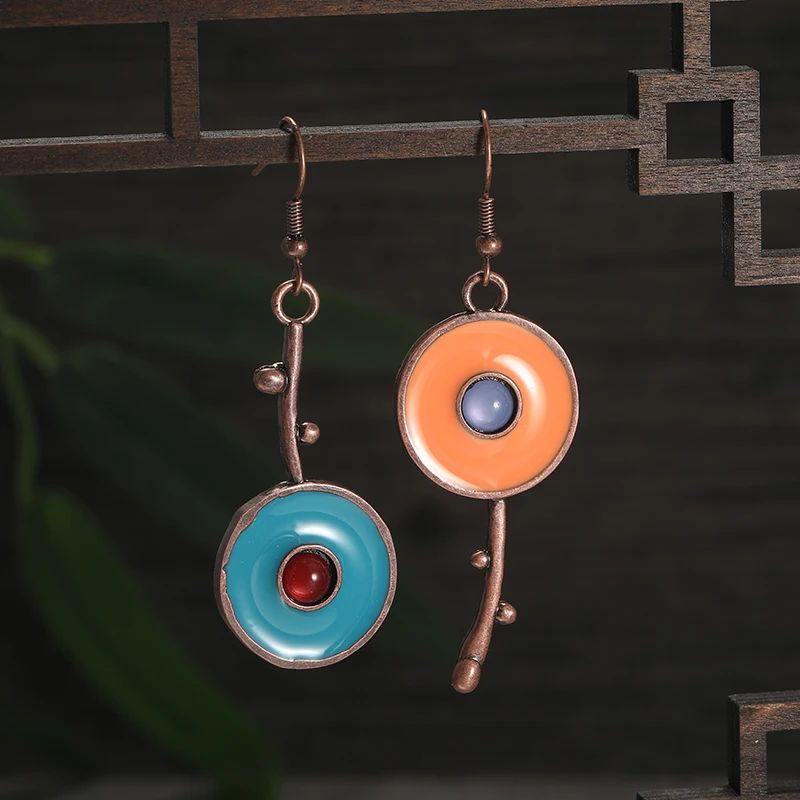 Point Émaillé | Boucles d'oreilles avec cercles en émail coloré – Vue 02