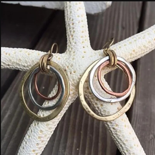 Jeu de Cercles | Boucles d'oreilles avec cercles dorés et argentés – Vue 01