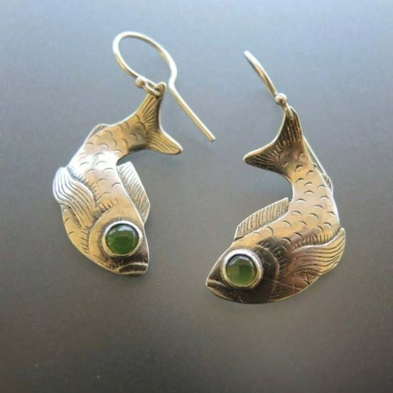 Poisson Koï | Boucles d'oreilles dorées à motif de poisson – Vue 01