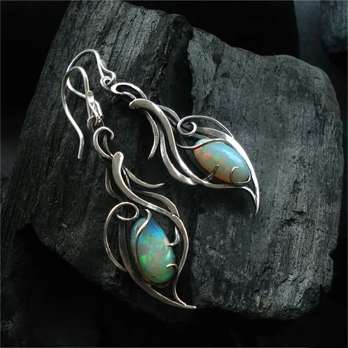 Vague Bleue | Boucles d'oreilles argentées avec détail bleu aux reflets opalins – Vue 01