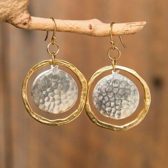 Disque Martelé | Boucles d'oreilles avec anneau doré et disque martelé – Vue 01