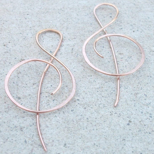 Note de Musique | Boucles d'oreilles en or rose à motif de clé de sol – Vue 01