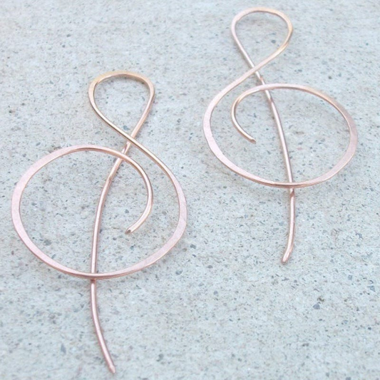 Note de Musique | Boucles d'oreilles en or rose à motif de clé de sol – Vue 01