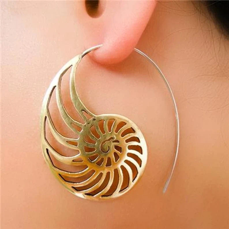 Coquille d'Escargot | Grandes boucles d'oreilles dorées à motif de spirale – Vue 01